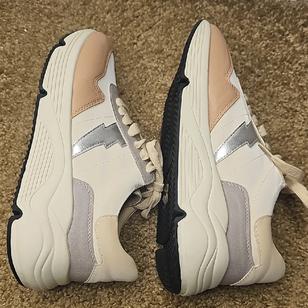 White Raven‎ Women's Stylish Cream and Tan Women's Sneakers